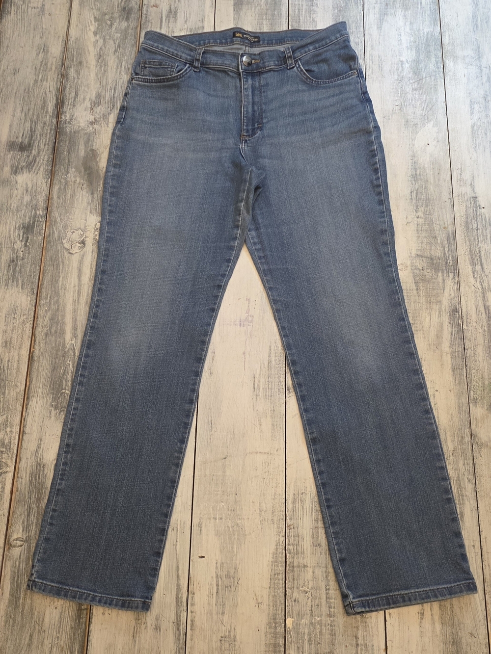 Lee Relaxed Straight-Leg Mid Rise Women’s Jeans in Medium Blue sz 12 Med